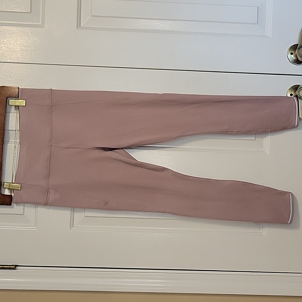 Athleta Contender Mauve Reflective Crop Leggings Size S 24"